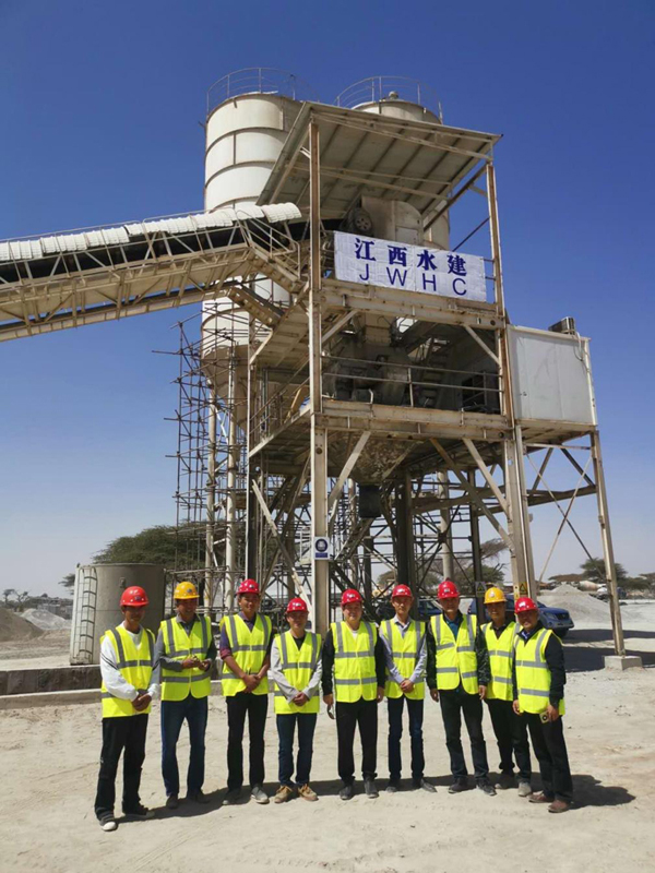 集團公司董事長王元旦一行慰問默焦-阿瓦薩高速公路項目